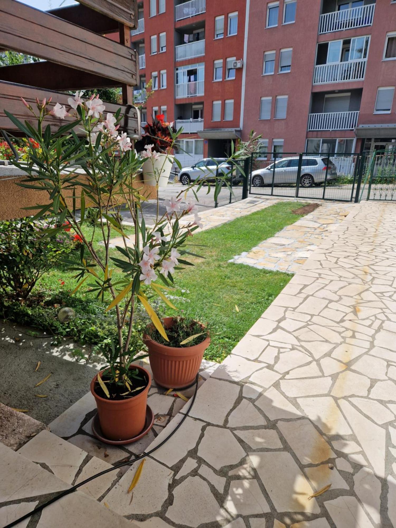 Guesthouse Irac Тузла Екстериор снимка